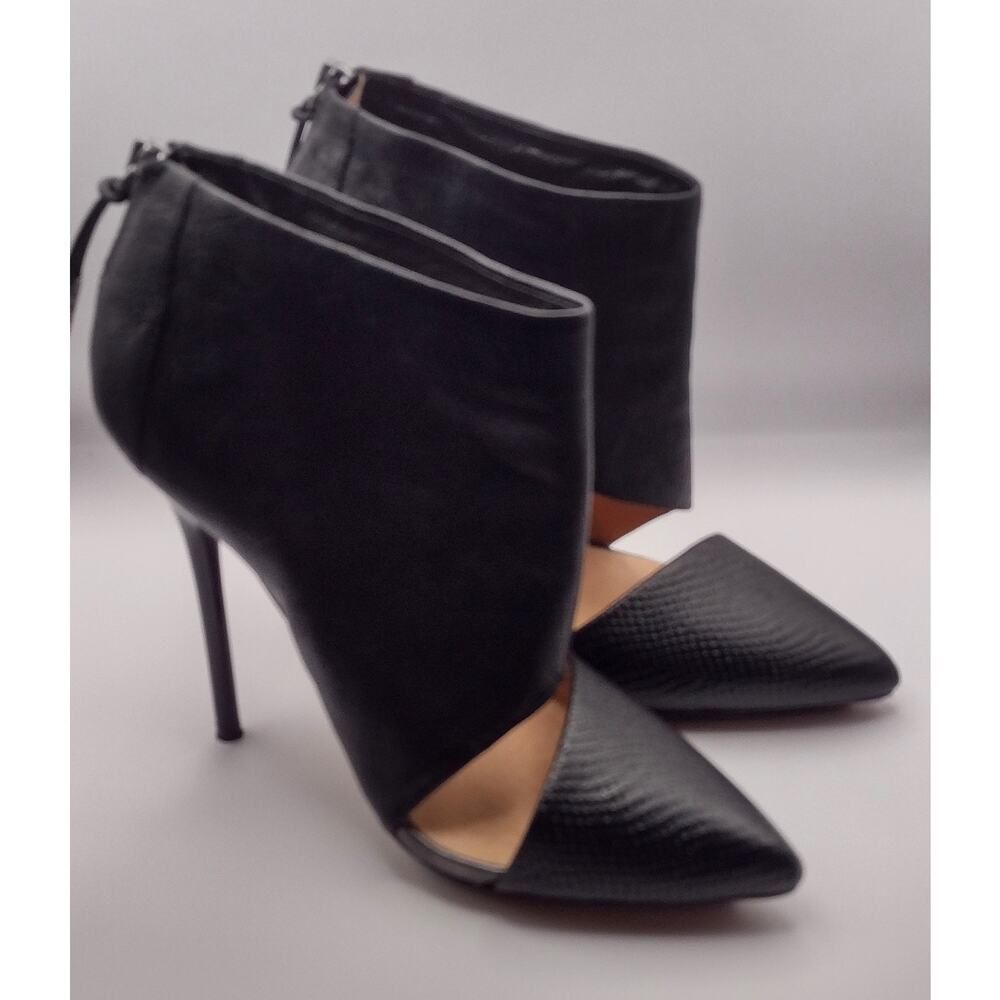 L.A.M.B black leather back zip shootie heels size 7 medium